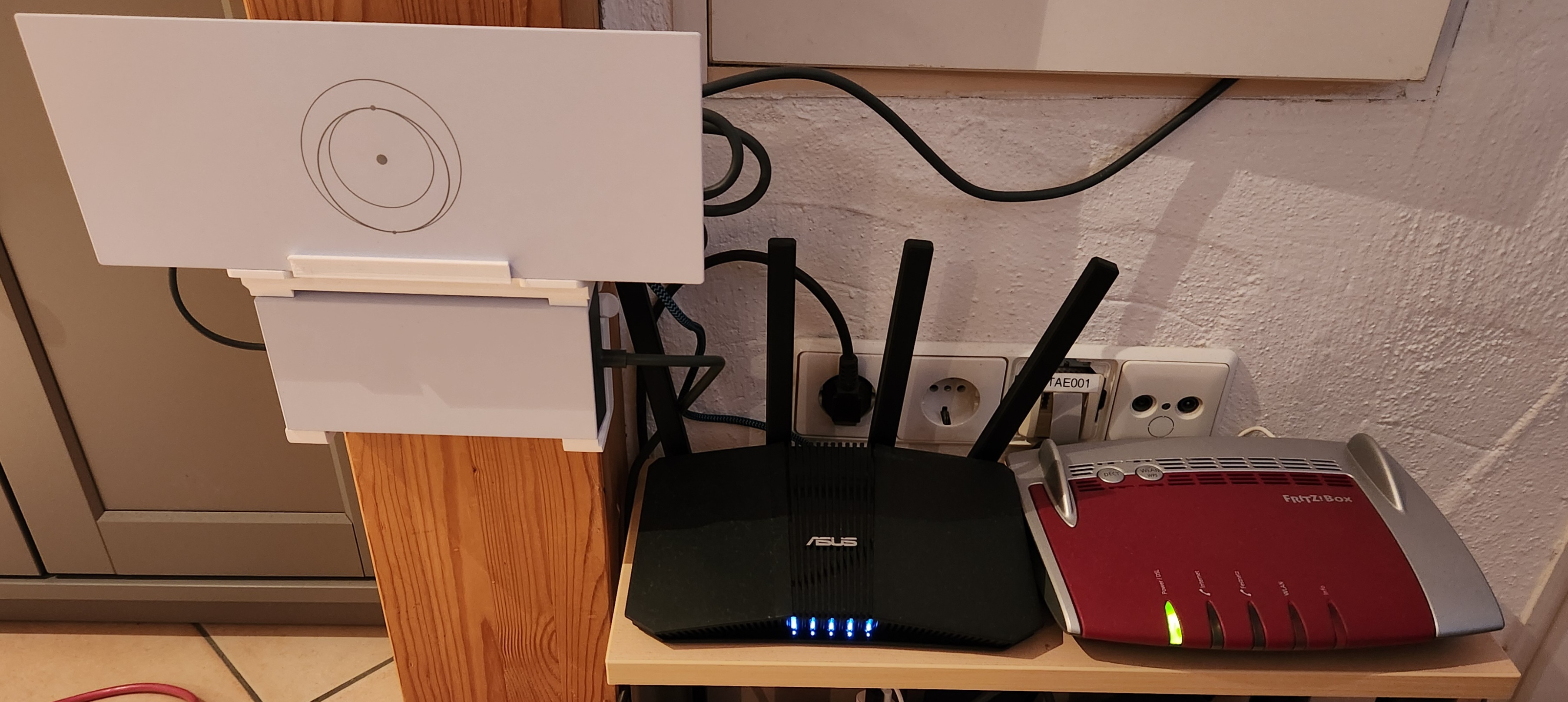 Netzwerkschrank mit Starlink und Fritzbox